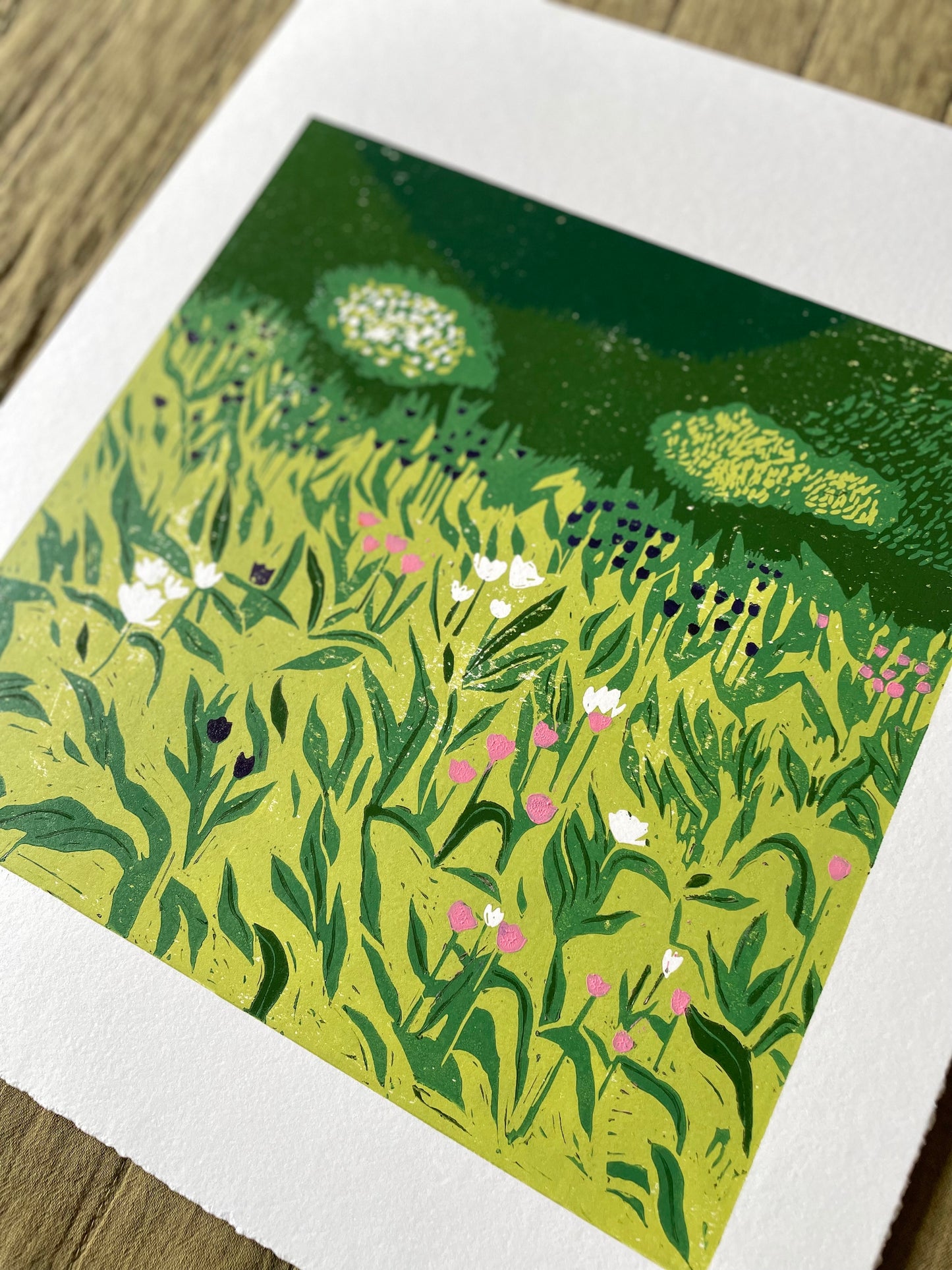 Tulipaner i botanisk hage - Originalt reduksjonstrykk med 5 lag (linosnitt)